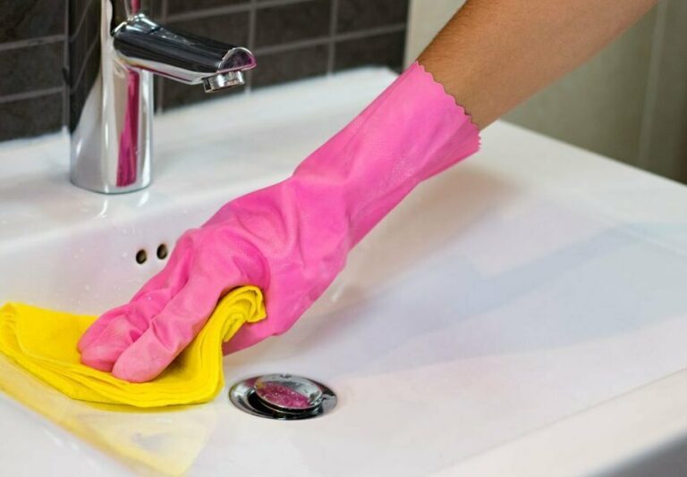 lutte antiparasitaire comment se debarrasser des fourmis dans la salle de bain